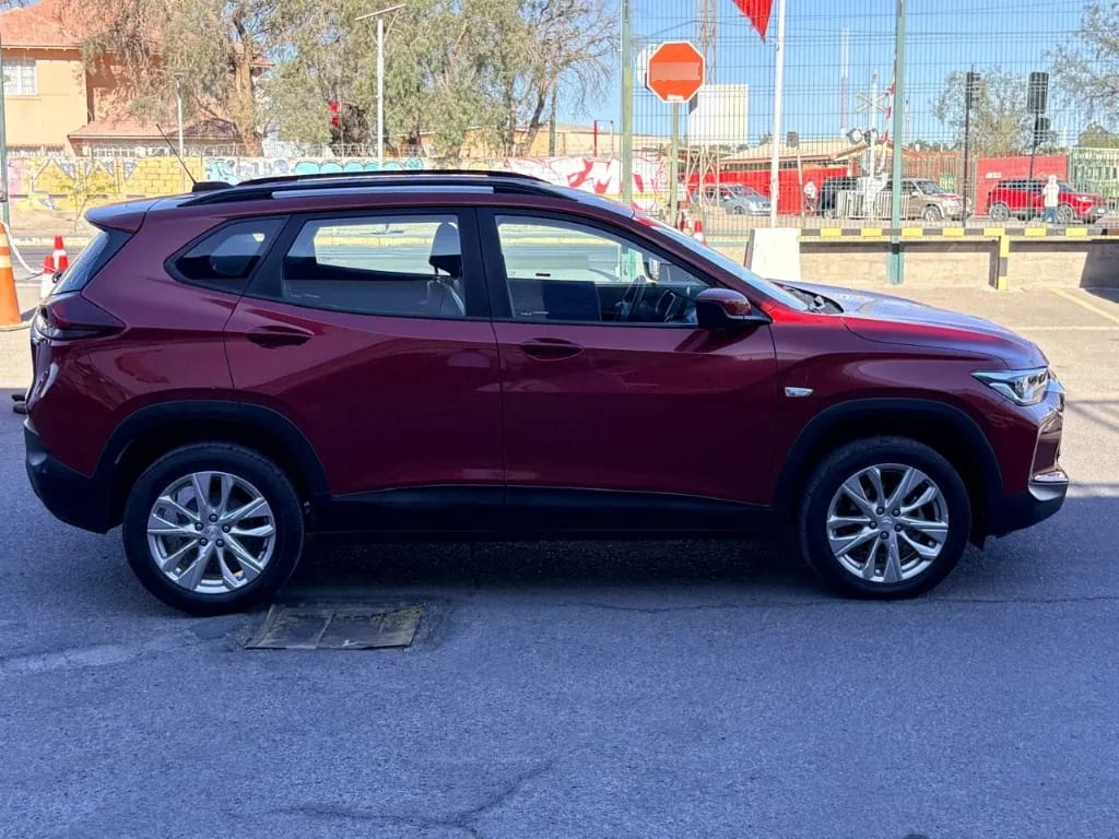 Chevrolet Tracker 1.2t Ltz R 4x2 At 5p año 2025