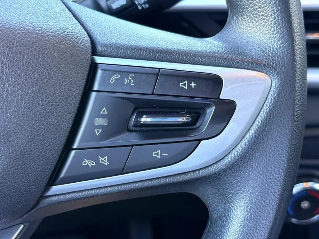 Chevrolet Tracker 1.2t Ltz R 4x2 At 5p año 2025