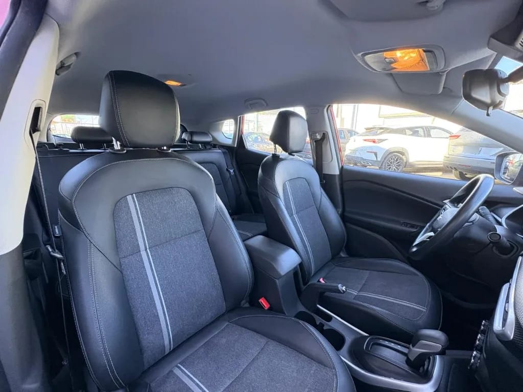 Chevrolet Tracker 1.2t Ltz R 4x2 At 5p año 2025