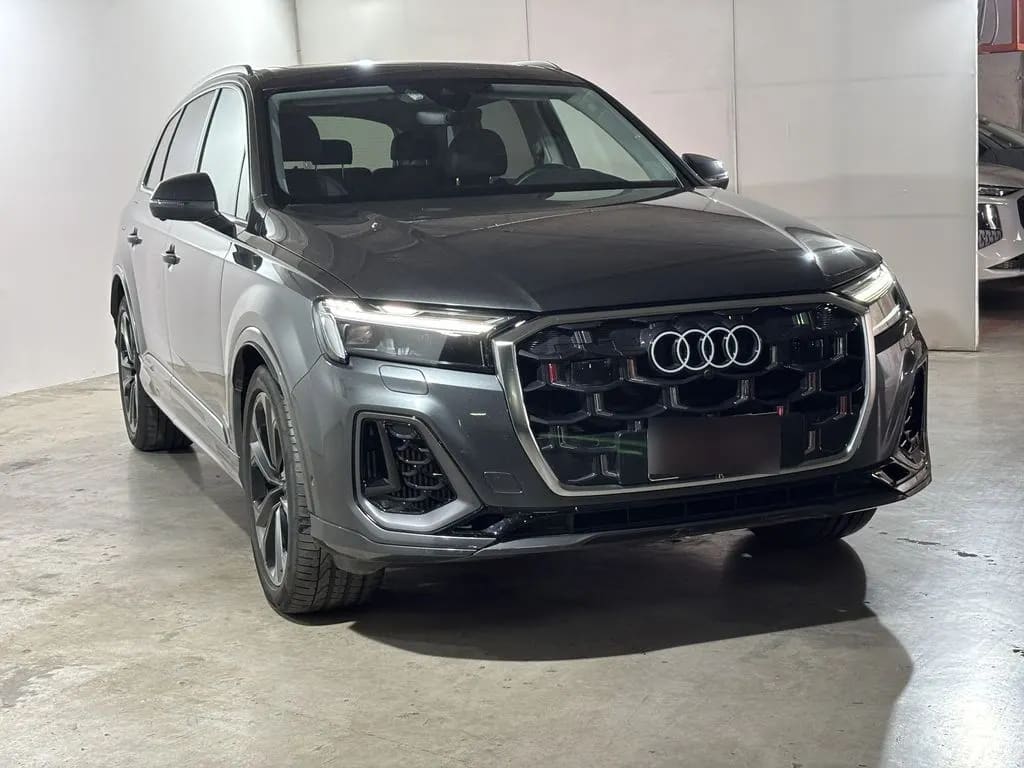 Audi Q7 3.0 55 Tfsi Sport Pi Quattro 4x4 7pas At 5p año 2025