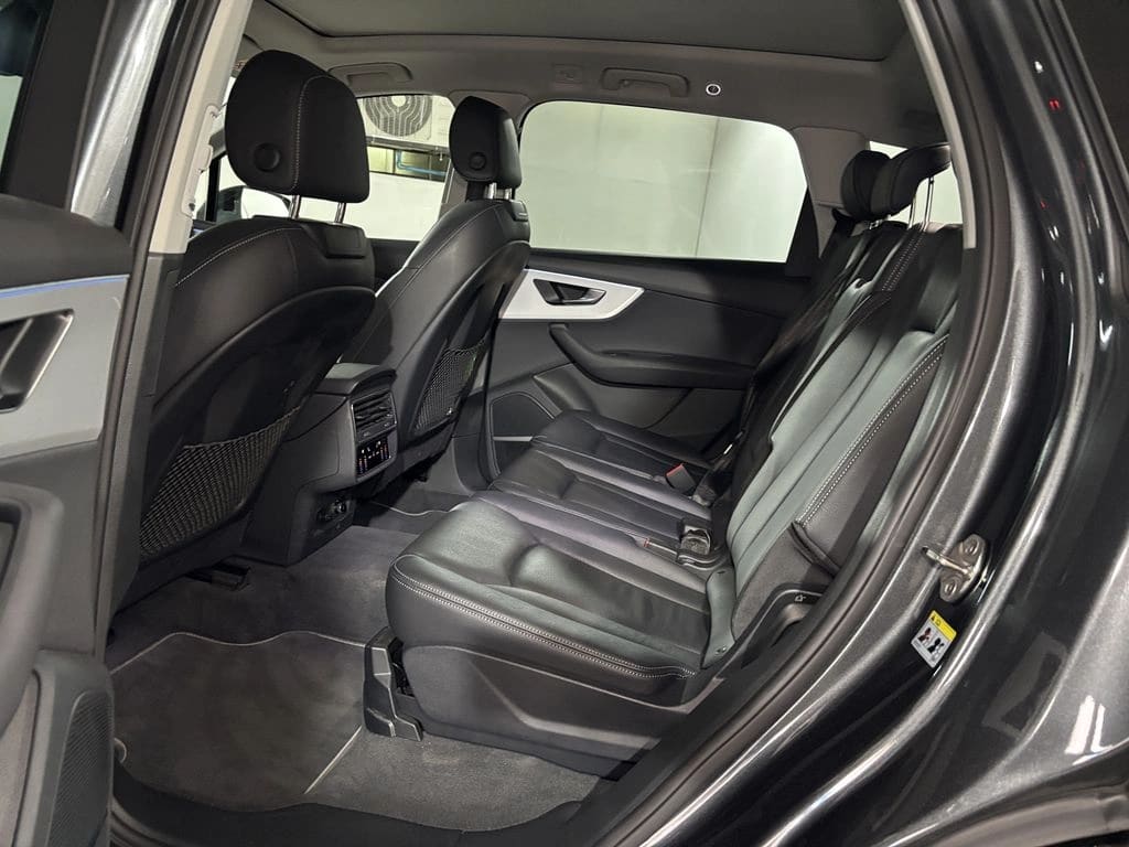 Audi Q7 3.0 55 Tfsi Sport Pi Quattro 4x4 7pas At 5p año 2025