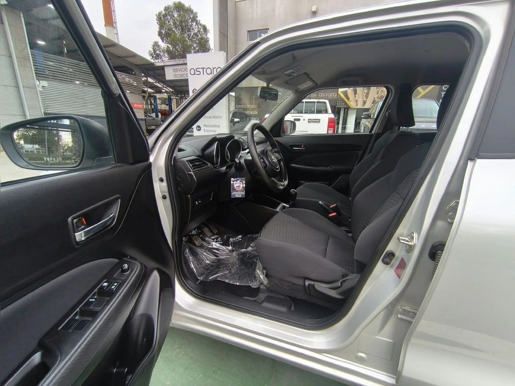 Suzuki Swift Gl 1.2 Mt año 2025