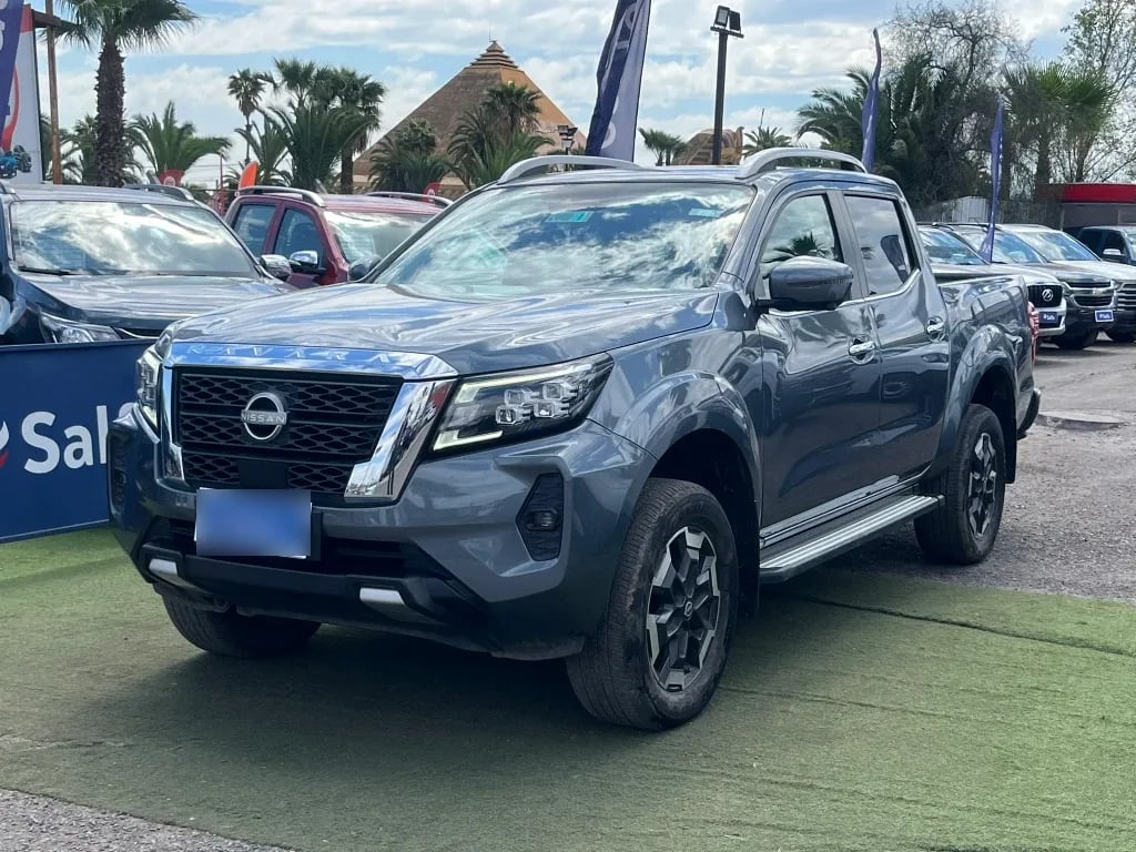 Nissan Navara 2.3d Platinum Diesel 4x4 Dob.cab. Mt 4p año 2023