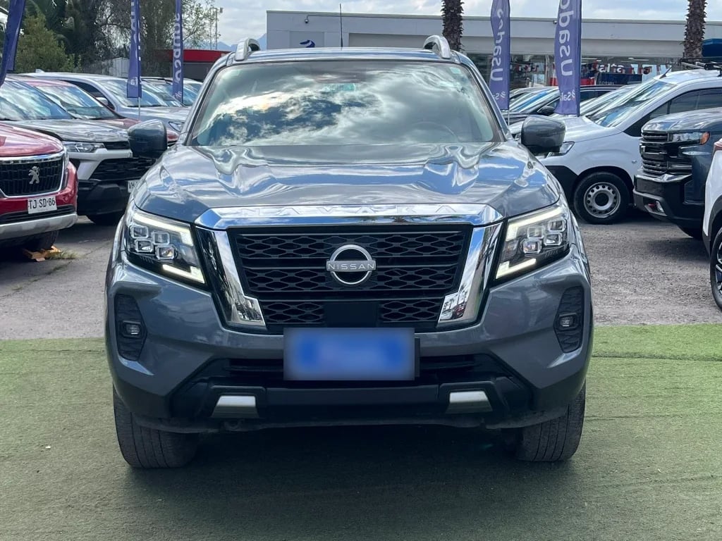 Nissan Navara 2.3d Platinum Diesel 4x4 Dob.cab. Mt 4p año 2023