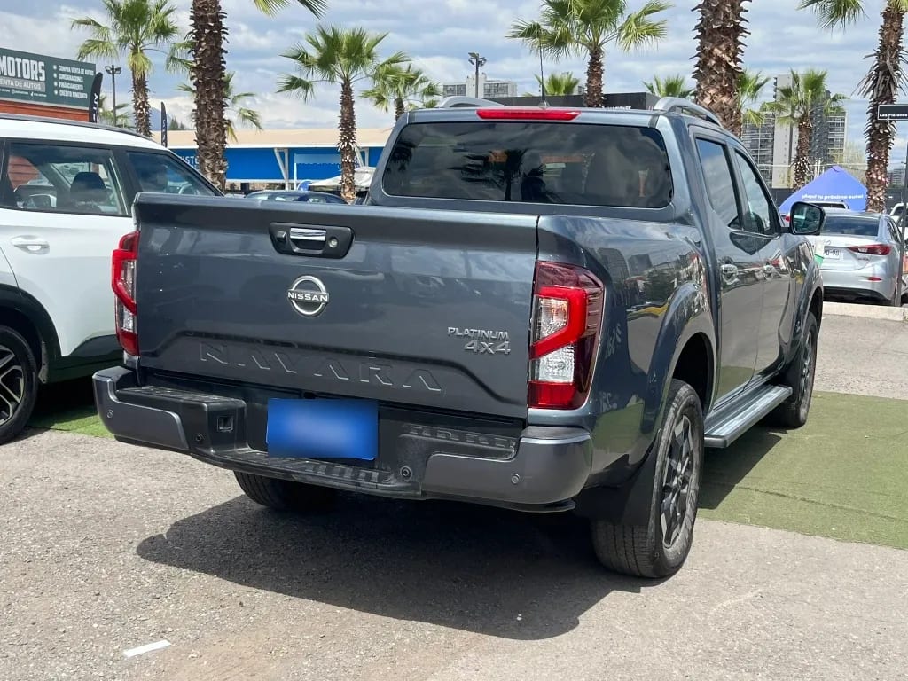 Nissan Navara 2.3d Platinum Diesel 4x4 Dob.cab. Mt 4p año 2023