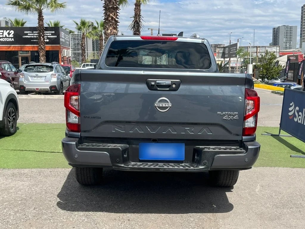 Nissan Navara 2.3d Platinum Diesel 4x4 Dob.cab. Mt 4p año 2023