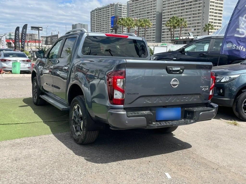 Nissan Navara 2.3d Platinum Diesel 4x4 Dob.cab. Mt 4p año 2023