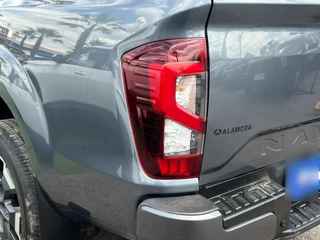 Nissan Navara 2.3d Platinum Diesel 4x4 Dob.cab. Mt 4p año 2023