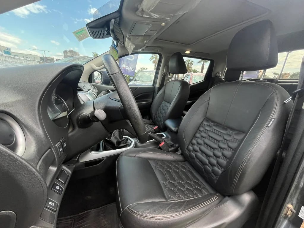 Nissan Navara 2.3d Platinum Diesel 4x4 Dob.cab. Mt 4p año 2023