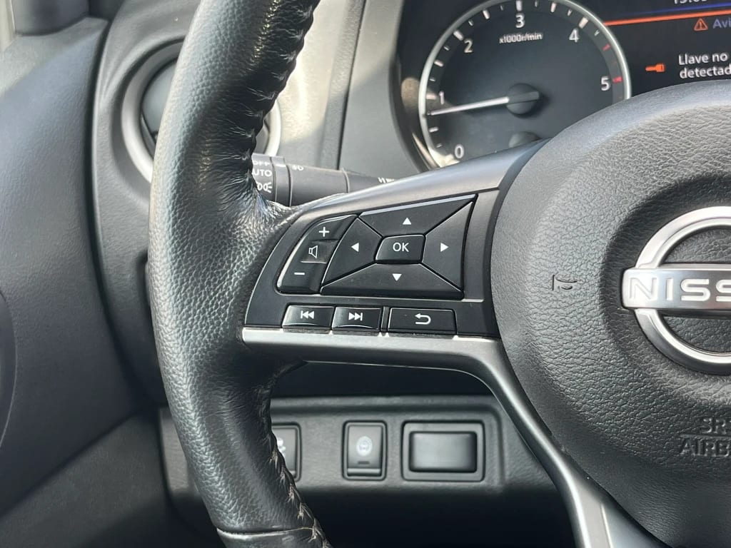 Nissan Navara 2.3d Platinum Diesel 4x4 Dob.cab. Mt 4p año 2023