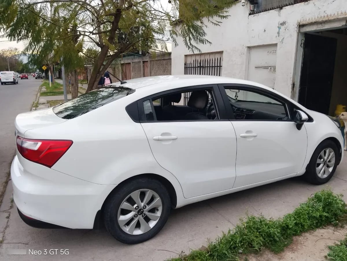 KIA MOTORS RIO 4 1.4 Ex 4 6at Full año 2017
