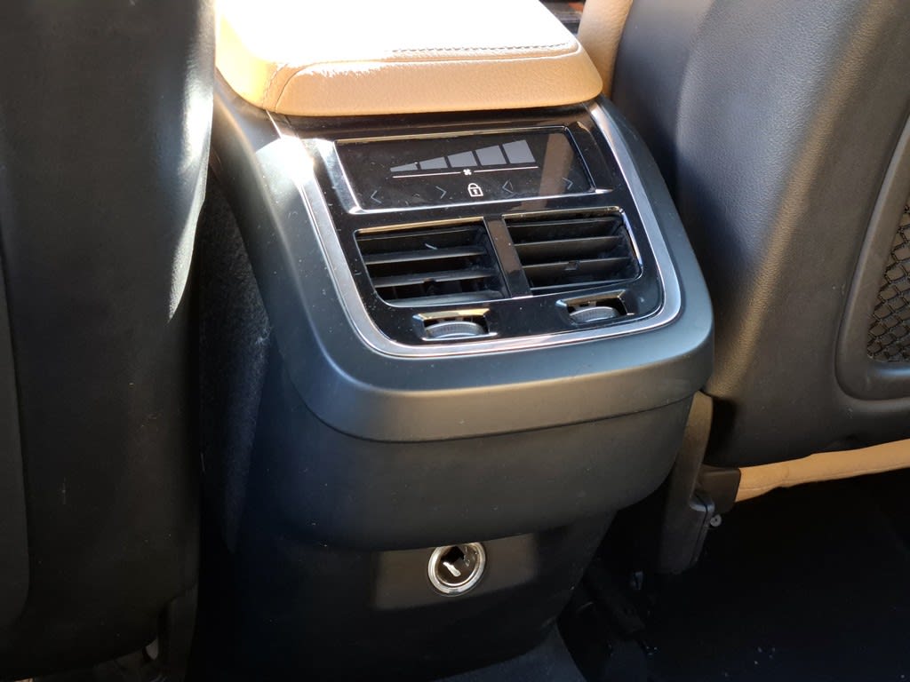 Volvo Xc60 2.0 D4 Diesel Kinetic 4x4 At 5p año 2018