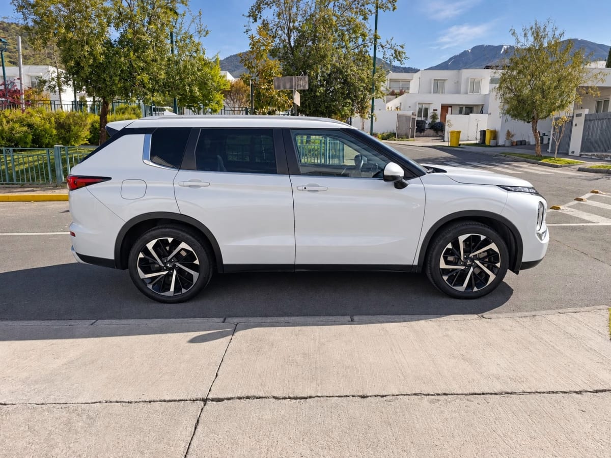 Mitsubishi Mitsubishi Outlander Gl año 2023