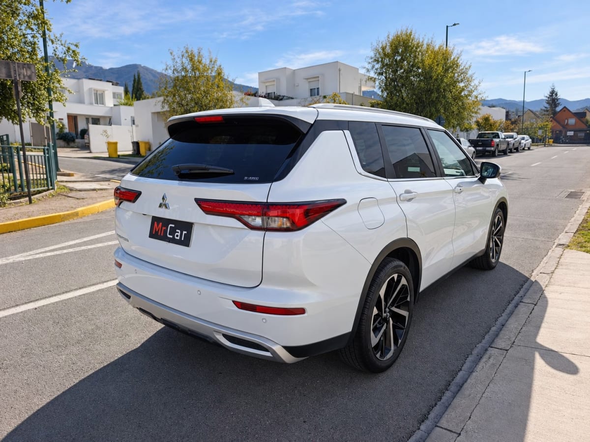 Mitsubishi Mitsubishi Outlander Gl año 2023