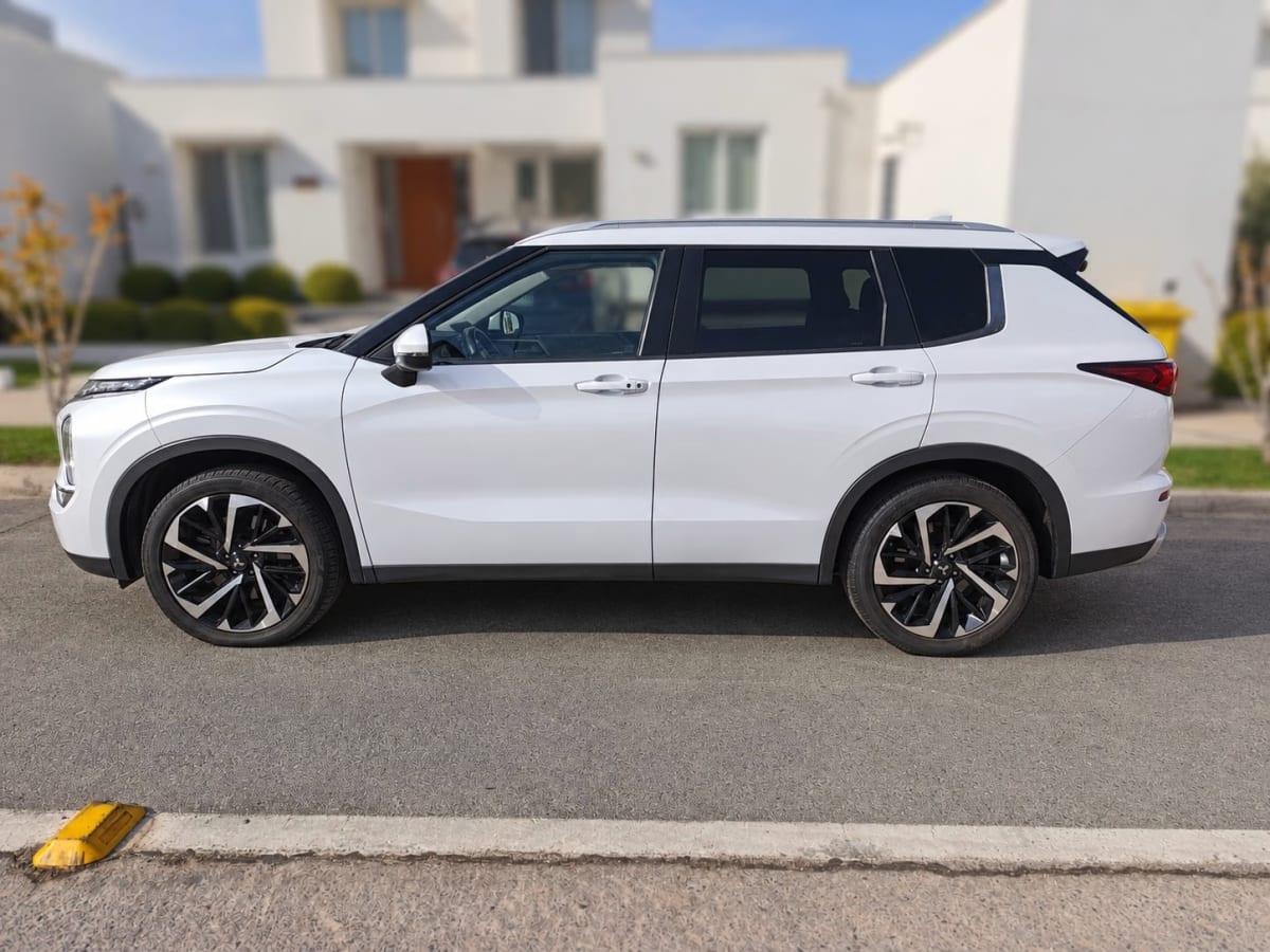Mitsubishi Mitsubishi Outlander Gl año 2023