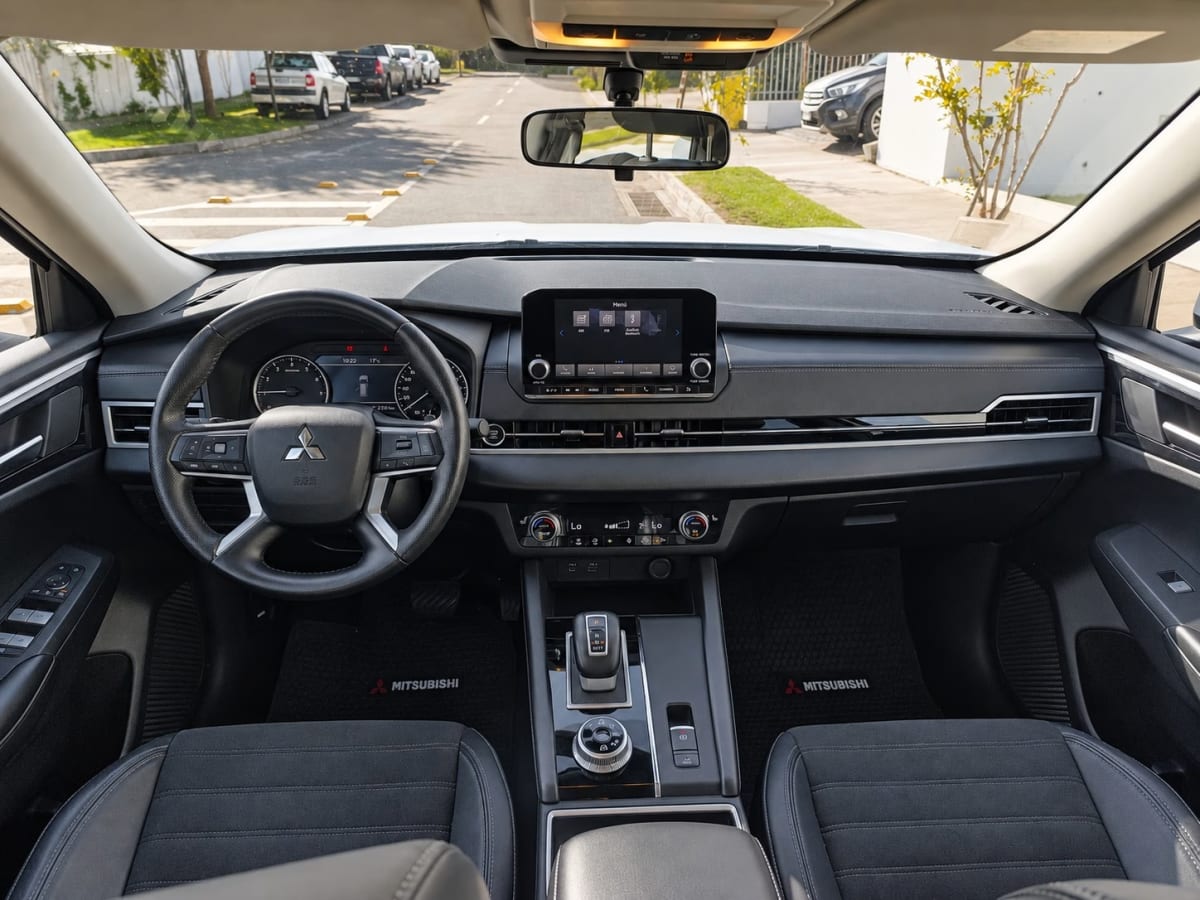 Mitsubishi Mitsubishi Outlander Gl año 2023