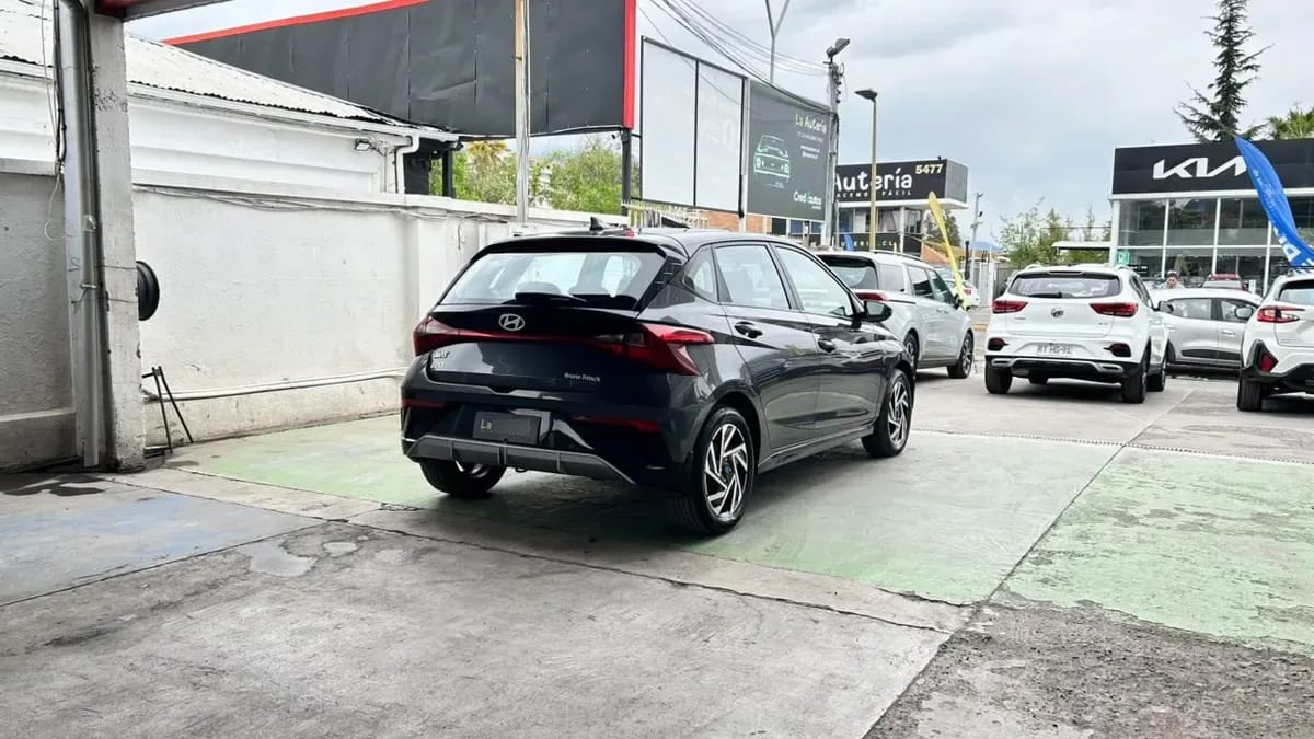 Hyundai I20 1.4 Plus Fl Bi3 4x2 Hb Mt 5p año 2025
