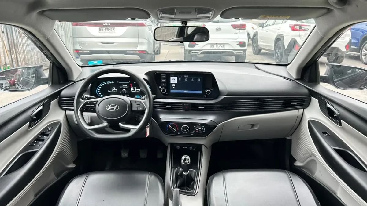 Hyundai I20 1.4 Plus Fl Bi3 4x2 Hb Mt 5p año 2025