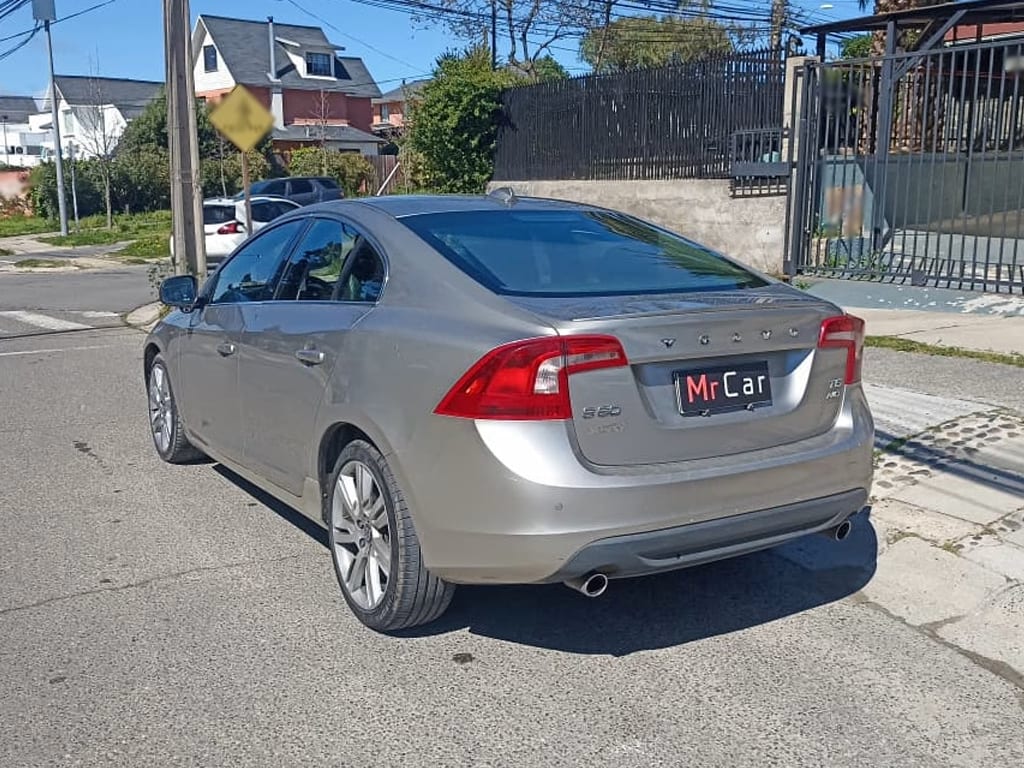 Volvo S60 T6 Plus año 2011
