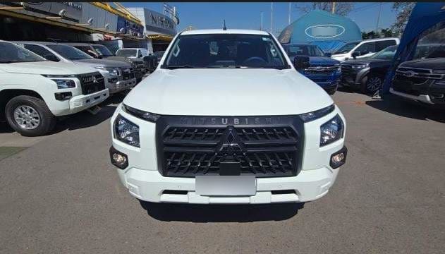 Mitsubishi L200 2.4 Katana Xr Diesel 4x2 Dob. Cab. Euro6 Mt 4p año 2026