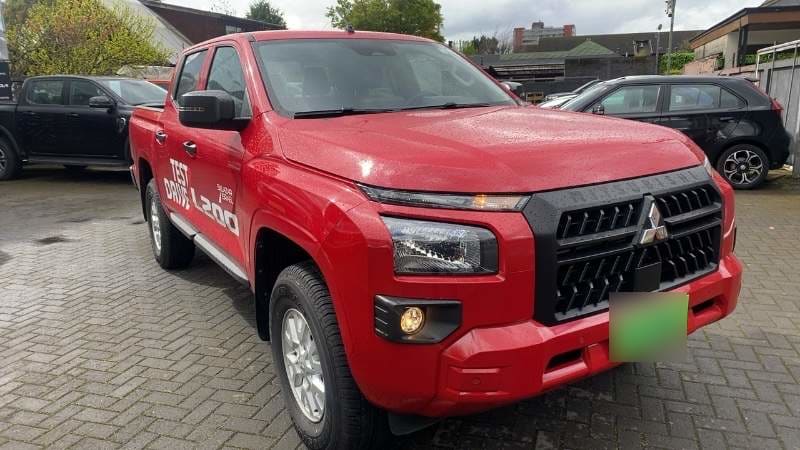 Mitsubishi L200 2.4 Katana Xrt Diesel 4x4 Dob. Cab. Euri6 Mt 4p año 2026