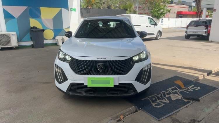 Peugeot 2008 1.2 Active Pack Puretech 130hp 4x2 Mt 5p año 2025