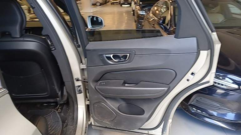 Volvo Xc60 2.0 D5 Diesel Momentum Plus Awd At 5p año 2020
