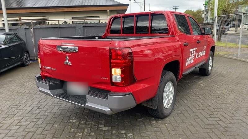 Mitsubishi L200 2.4 Katana Xrt Diesel 4x4 Dob. Cab. Euri6 Mt 4p año 2026
