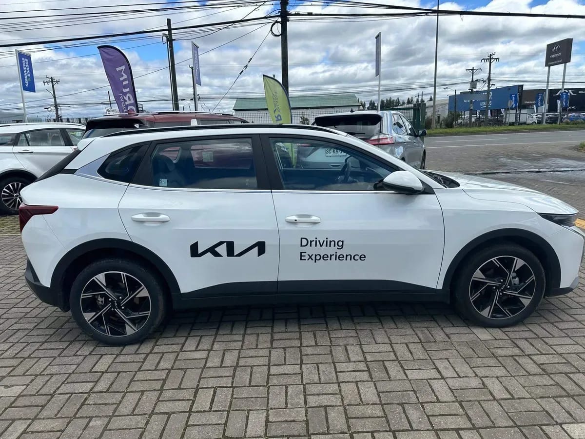 Kia K3 Cross 1.6 Ex Full 4x2 Mt 5p año 2026