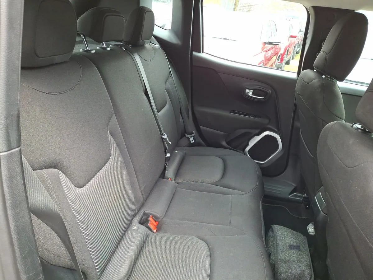 Jeep Renegade 1.8 Sport Lx 4x2 Radio 5 Mt 5p año 2019