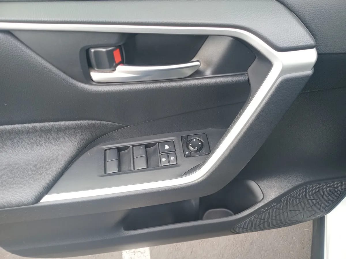 Toyota Rav 4 2.0 Xle 4x2 Cvt At 5p año 2020