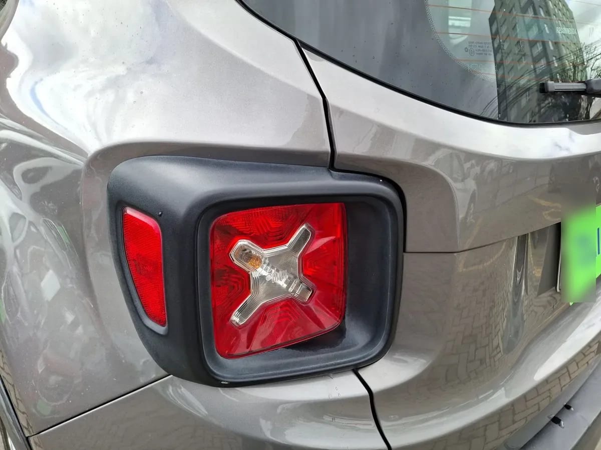 Jeep Renegade 1.8 Sport Lx 4x2 Radio 5 Mt 5p año 2019