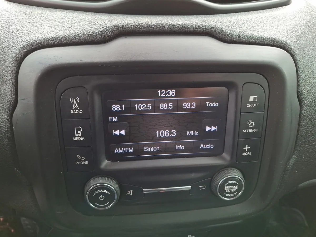 Jeep Renegade 1.8 Sport Lx 4x2 Radio 5 Mt 5p año 2019