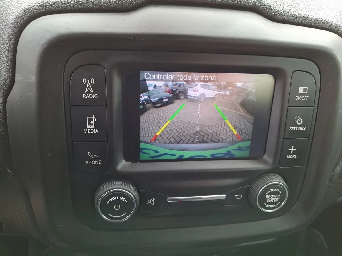 Jeep Renegade 1.8 Sport Lx 4x2 Radio 5 Mt 5p año 2019