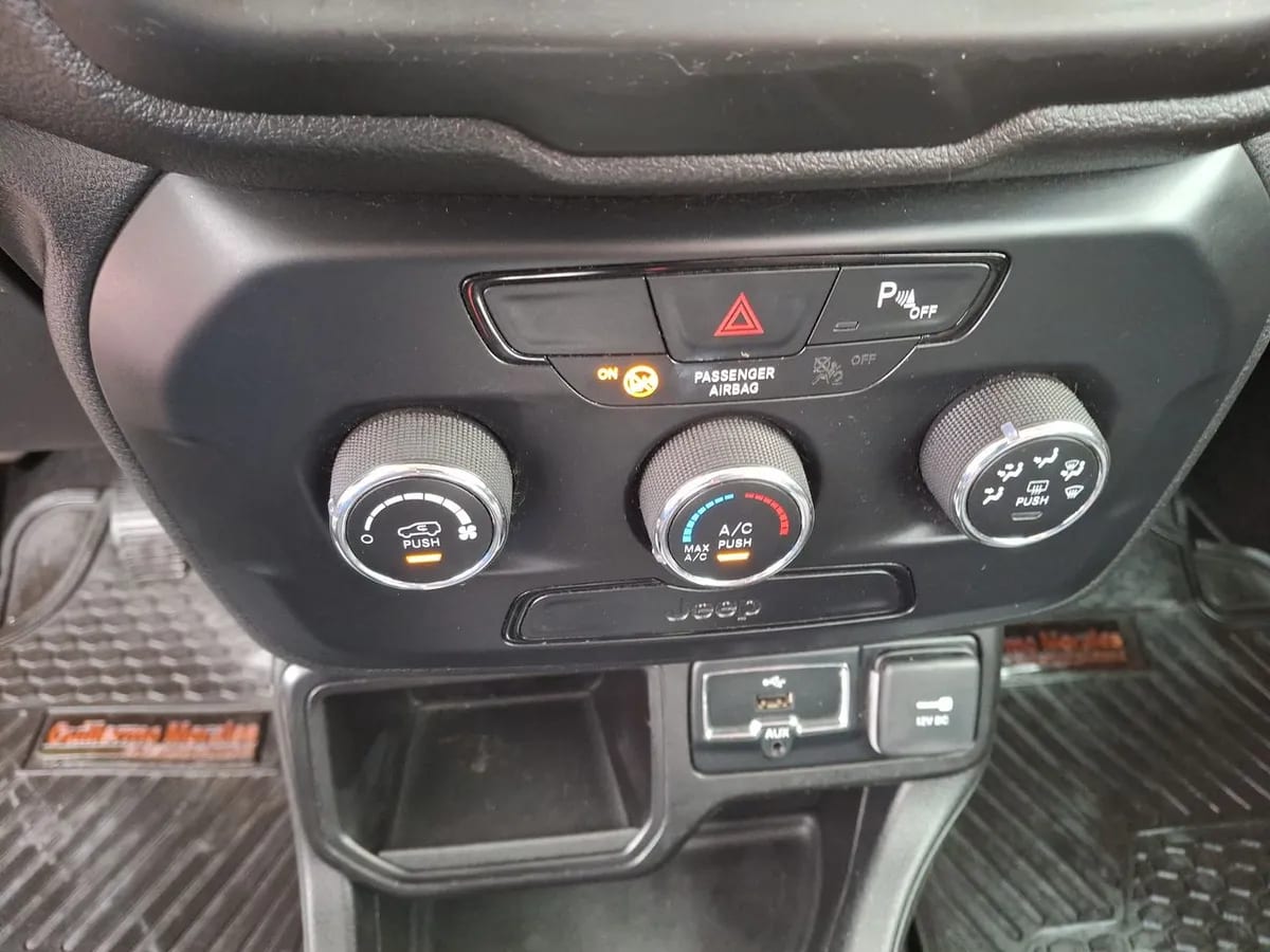 Jeep Renegade 1.8 Sport Lx 4x2 Radio 5 Mt 5p año 2019