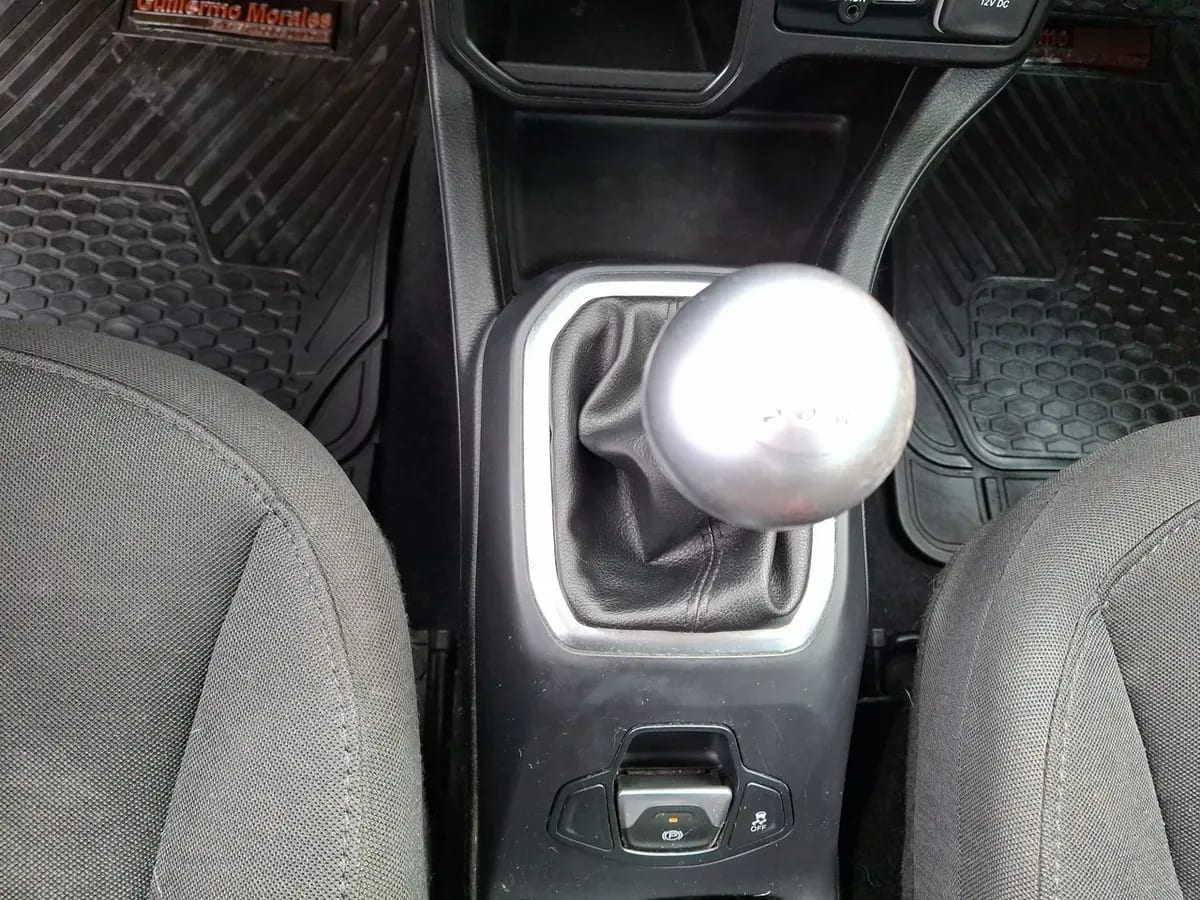 Jeep Renegade 1.8 Sport Lx 4x2 Radio 5 Mt 5p año 2019