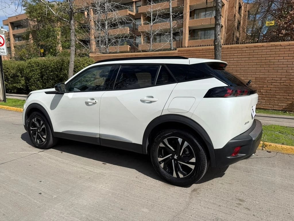 Peugeot 2008 130 Eat8 1.2 Aut año 2022