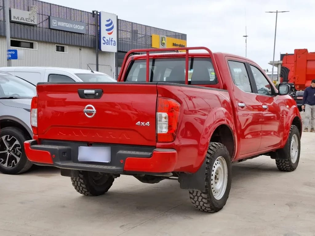 Nissan Navara Navara Dc 4x4 2.3 Tdi Se año 2023