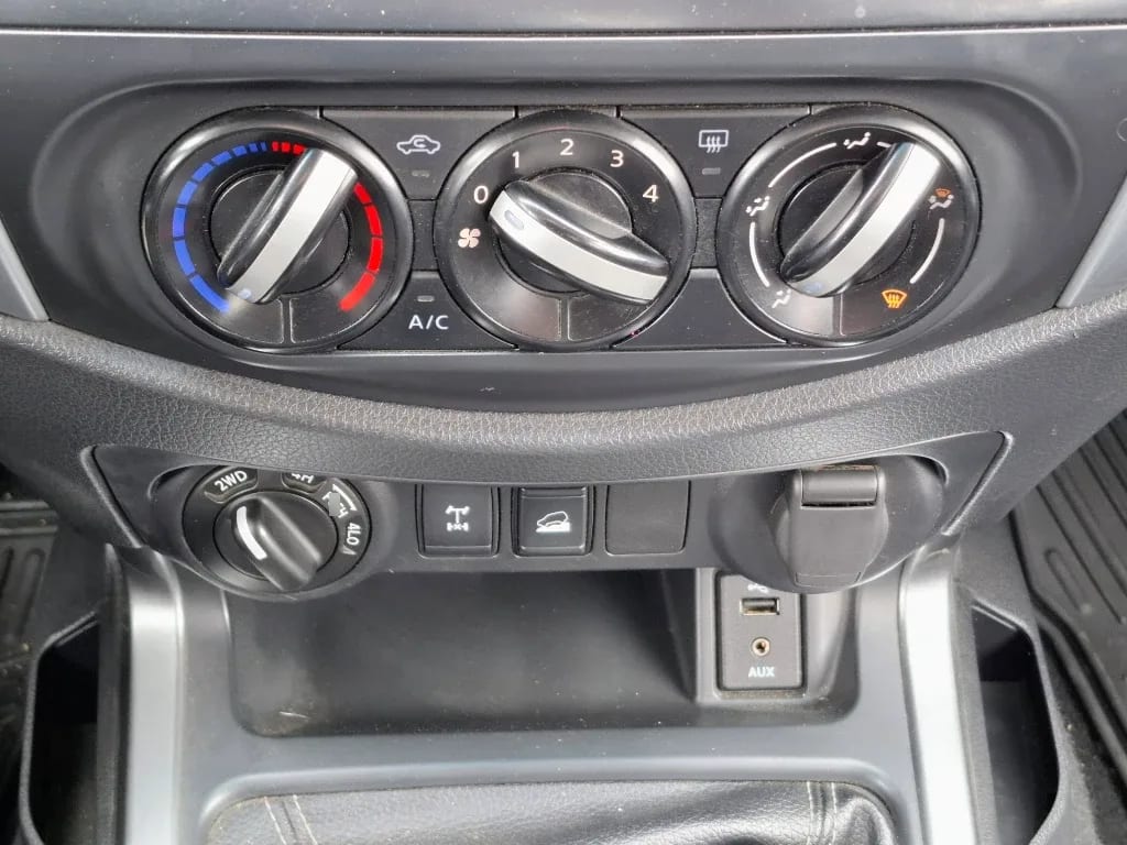 Nissan Navara Navara Dc 4x4 2.3 Tdi Se año 2023