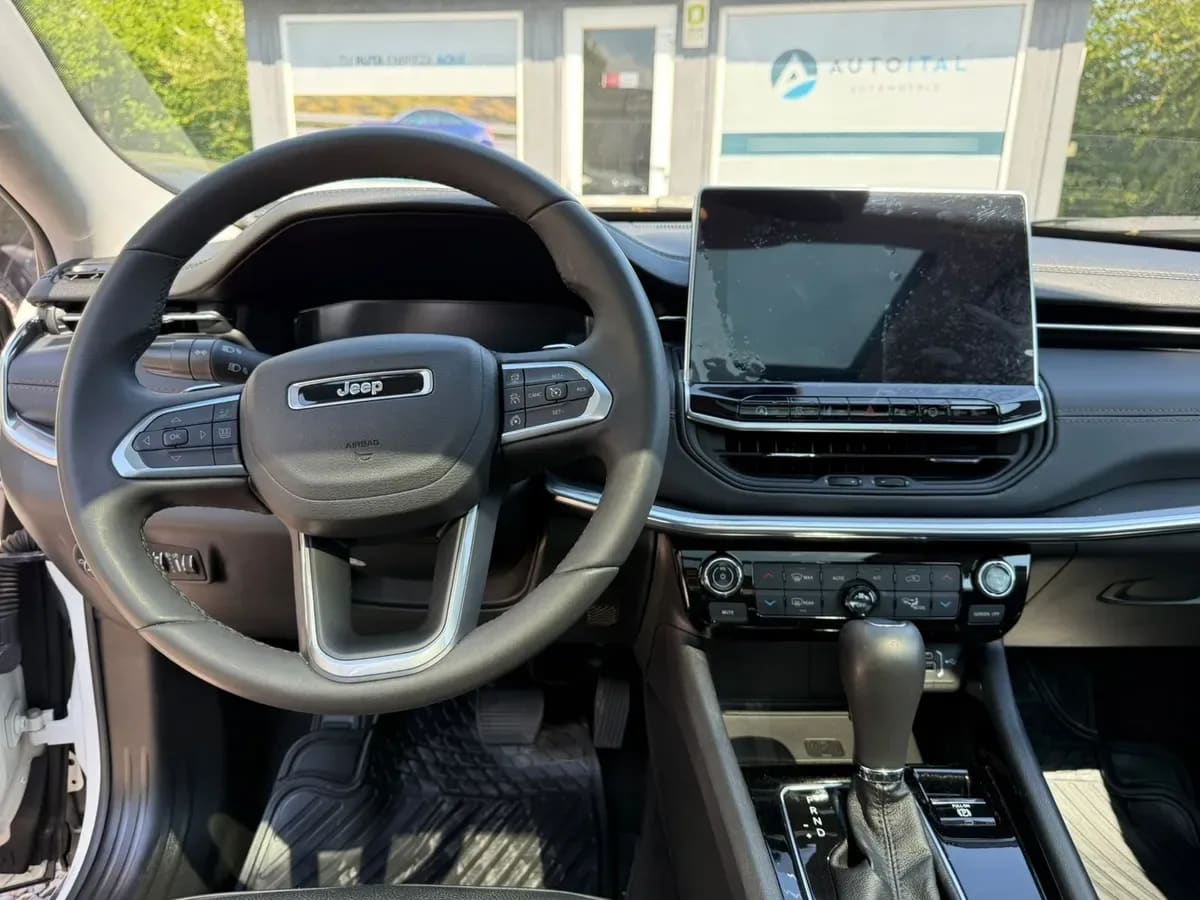 JEEP COMPASS  año 2024