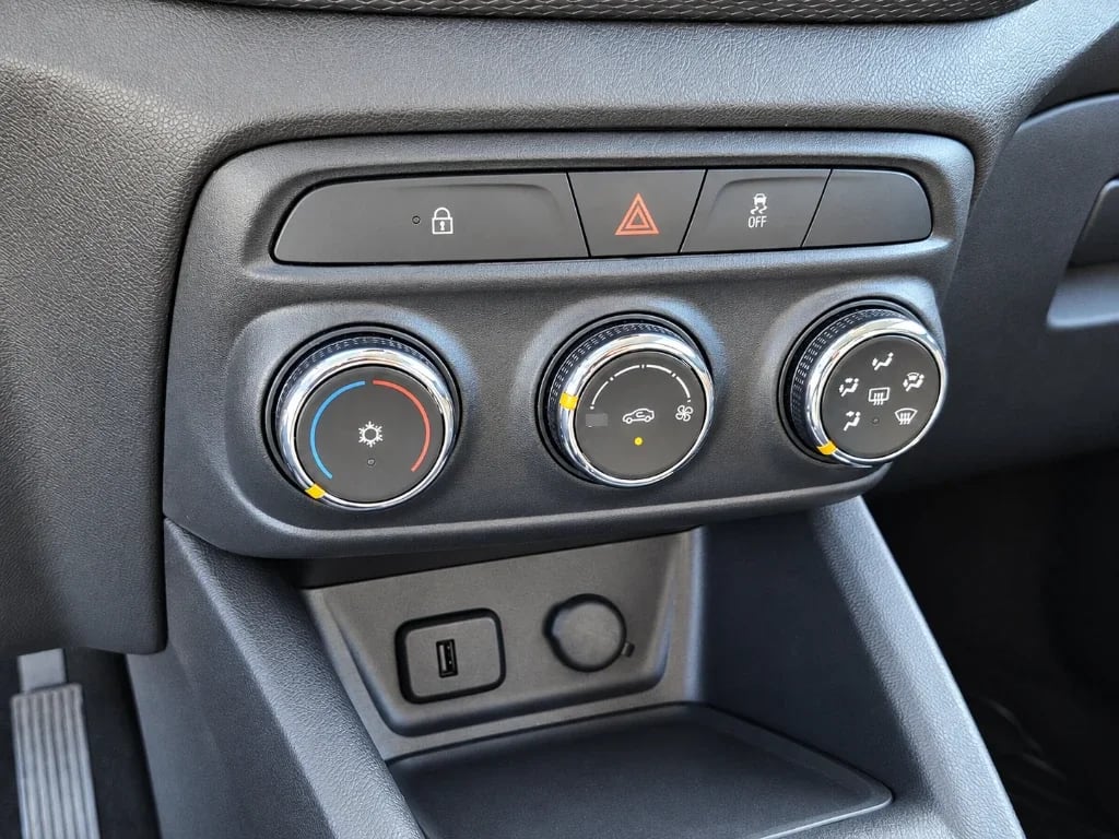 Chevrolet Tracker 1.2t Ltz R 4x2 At 5p año 2025