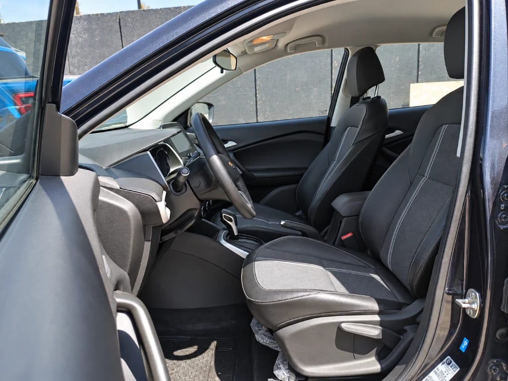 Chevrolet Tracker 1.2t Ltz R 4x2 At 5p año 2025