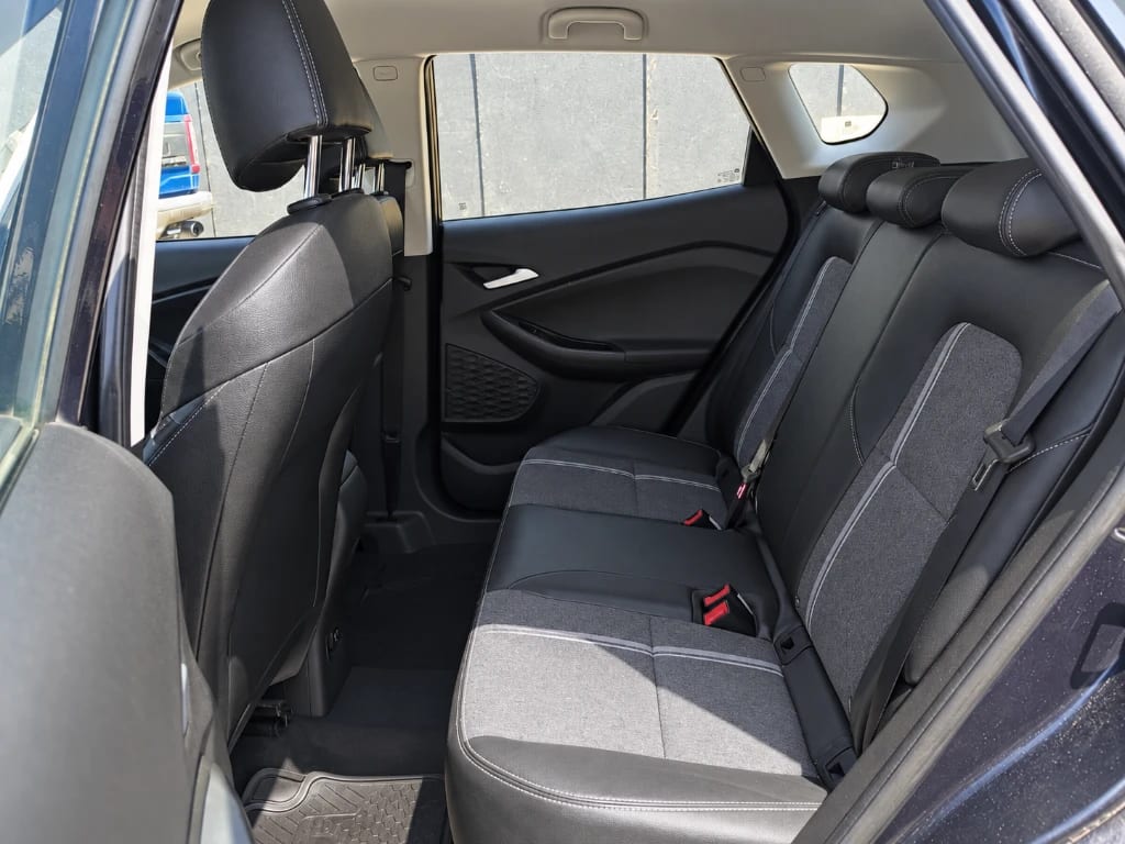 Chevrolet Tracker 1.2t Ltz R 4x2 At 5p año 2025