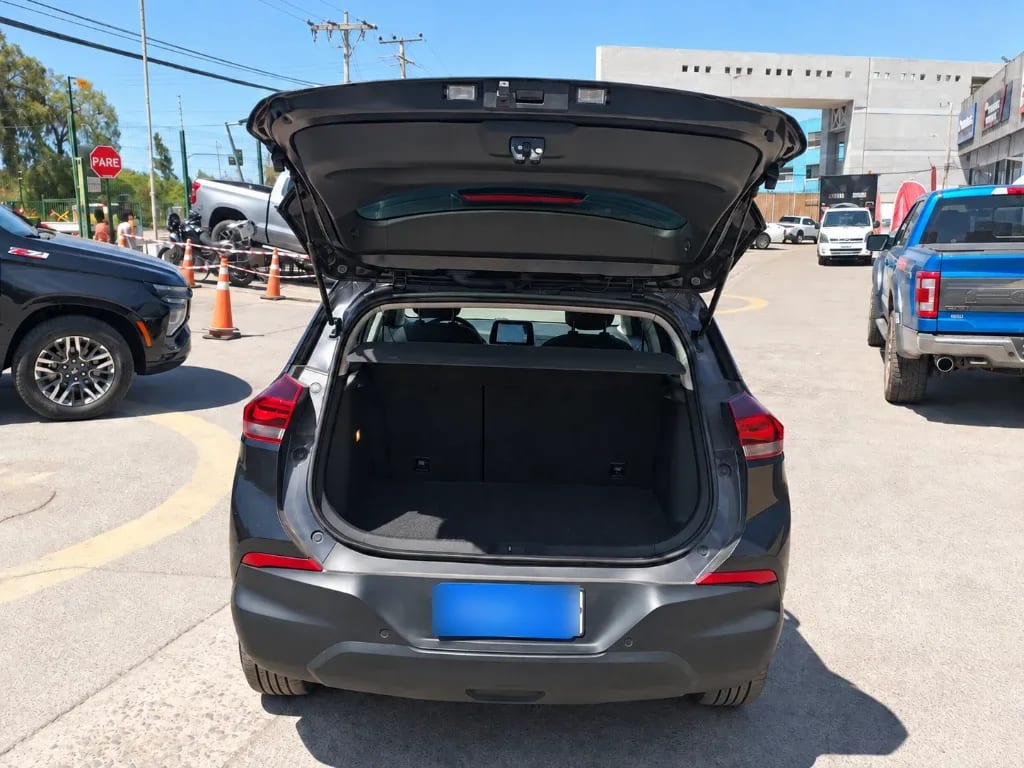 Chevrolet Tracker 1.2t Ltz R 4x2 At 5p año 2025