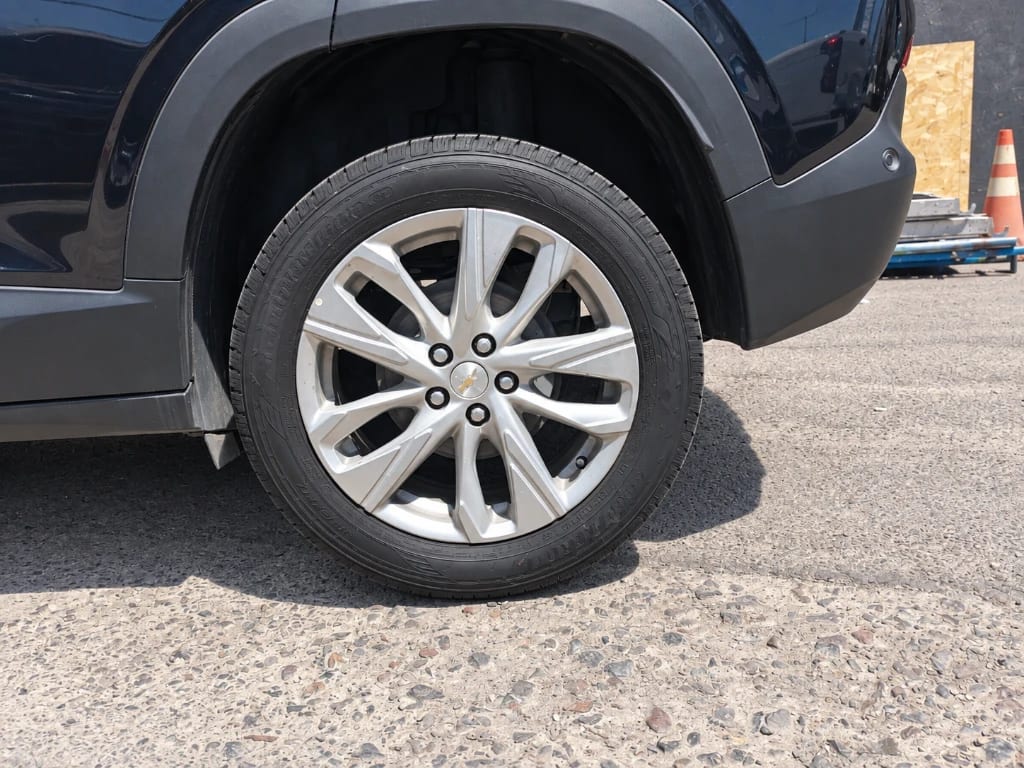 Chevrolet Tracker 1.2t Ltz R 4x2 At 5p año 2025