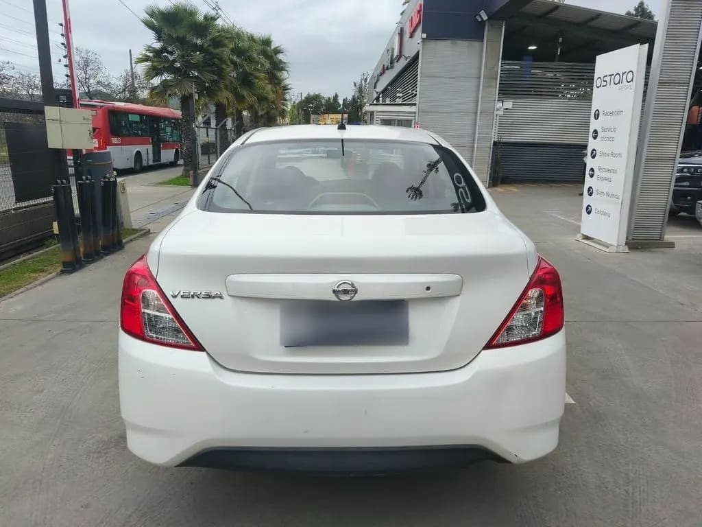 Nissan Versa Sense 1.6 At año 2021