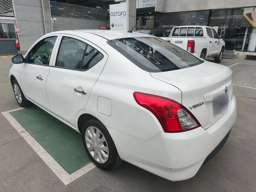 Nissan Versa Sense 1.6 At año 2021