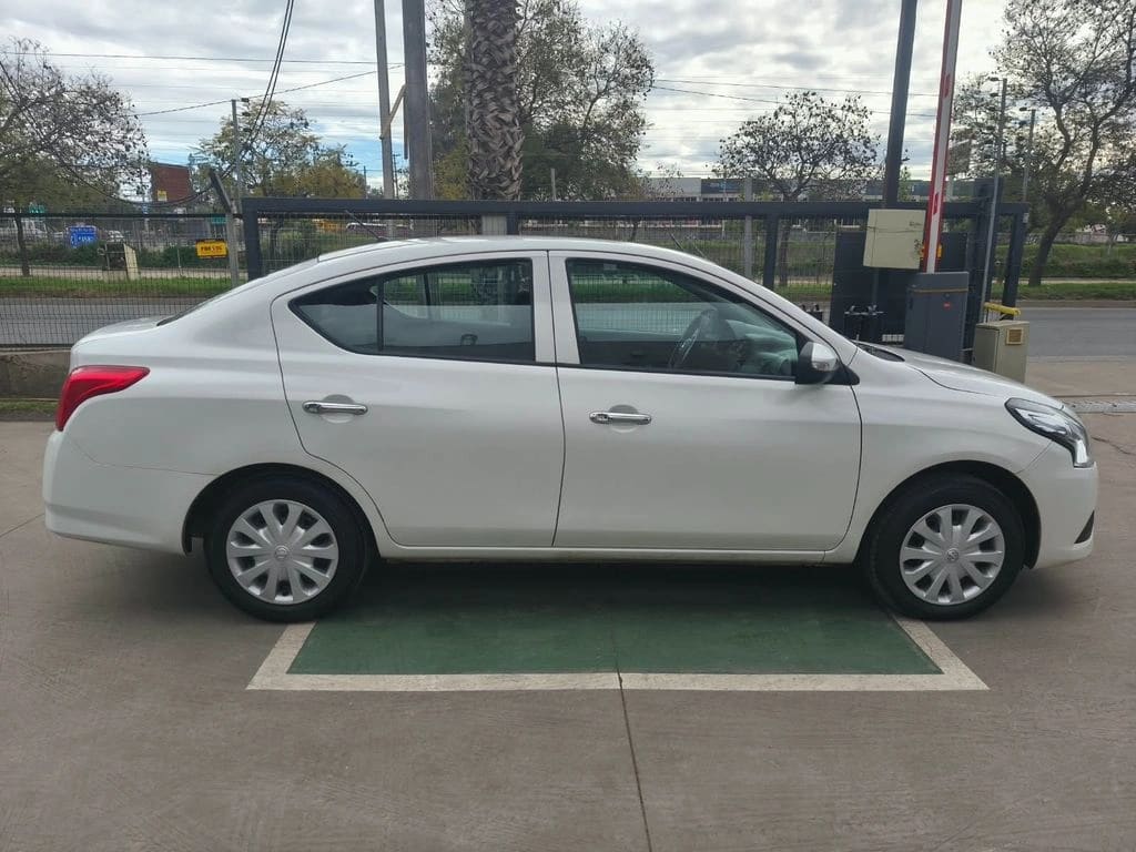 Nissan Versa Sense 1.6 At año 2021