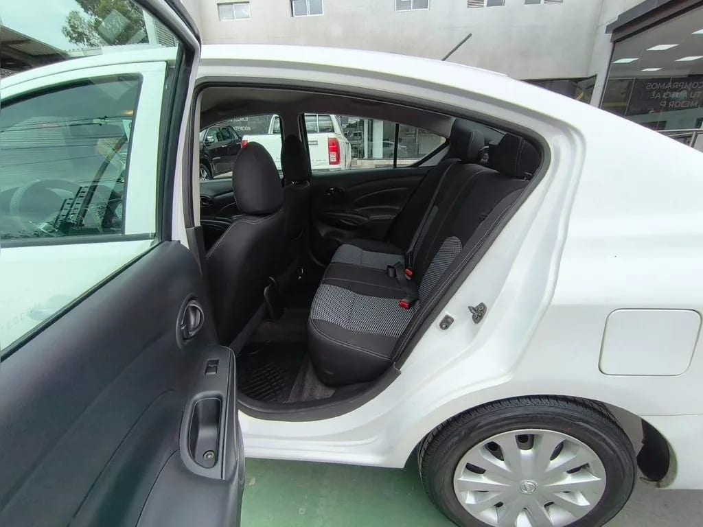 Nissan Versa Sense 1.6 At año 2021