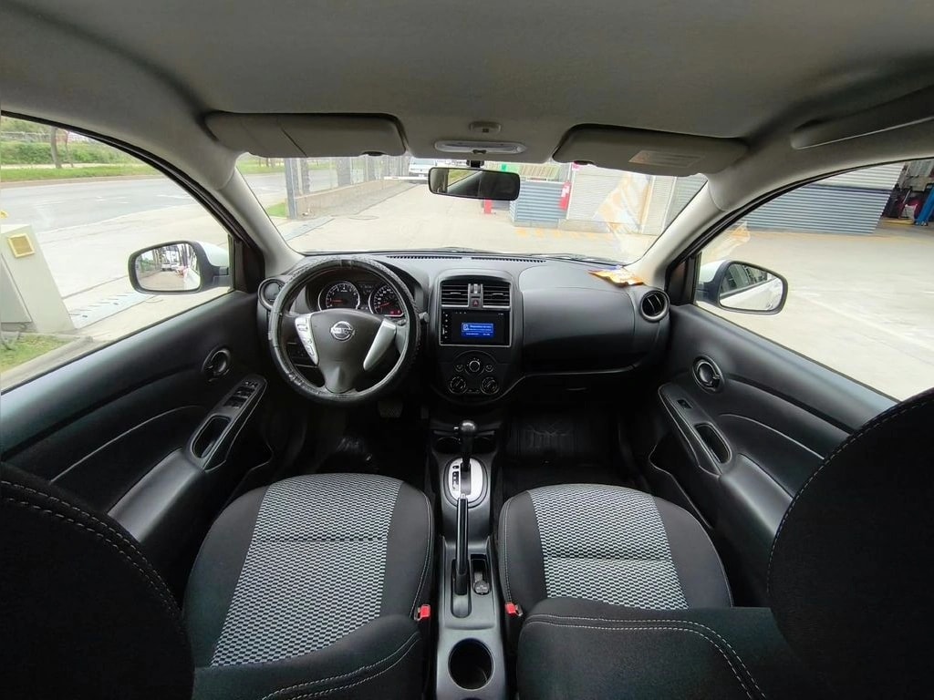 Nissan Versa Sense 1.6 At año 2021